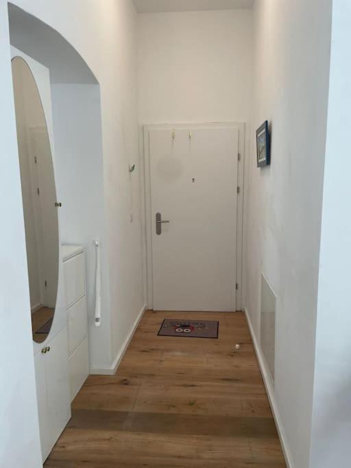 Stilvolle Wohnung Mit Terrasse/Garten ウィーン エクステリア 写真
